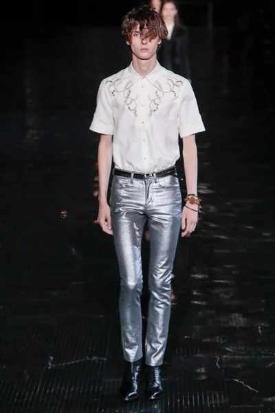 Look 48